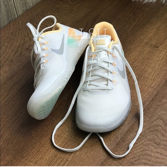 NWT Nike Metcon 4 Rise Summit White W AUTHENTIC - Picture 5 of 8